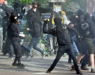 Střet s policií, protesty proti demolicím. Christianie, 14. dubna 2007